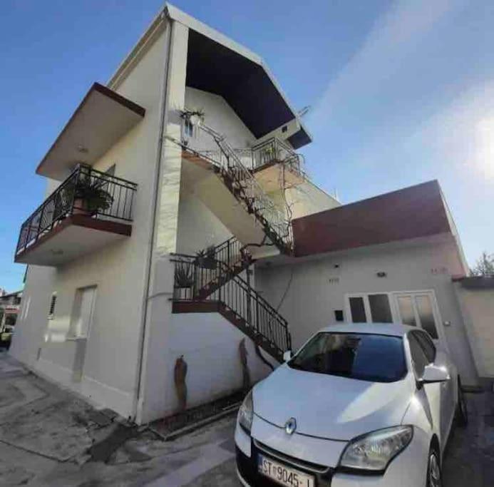 Spacious Matej Near The Sea *